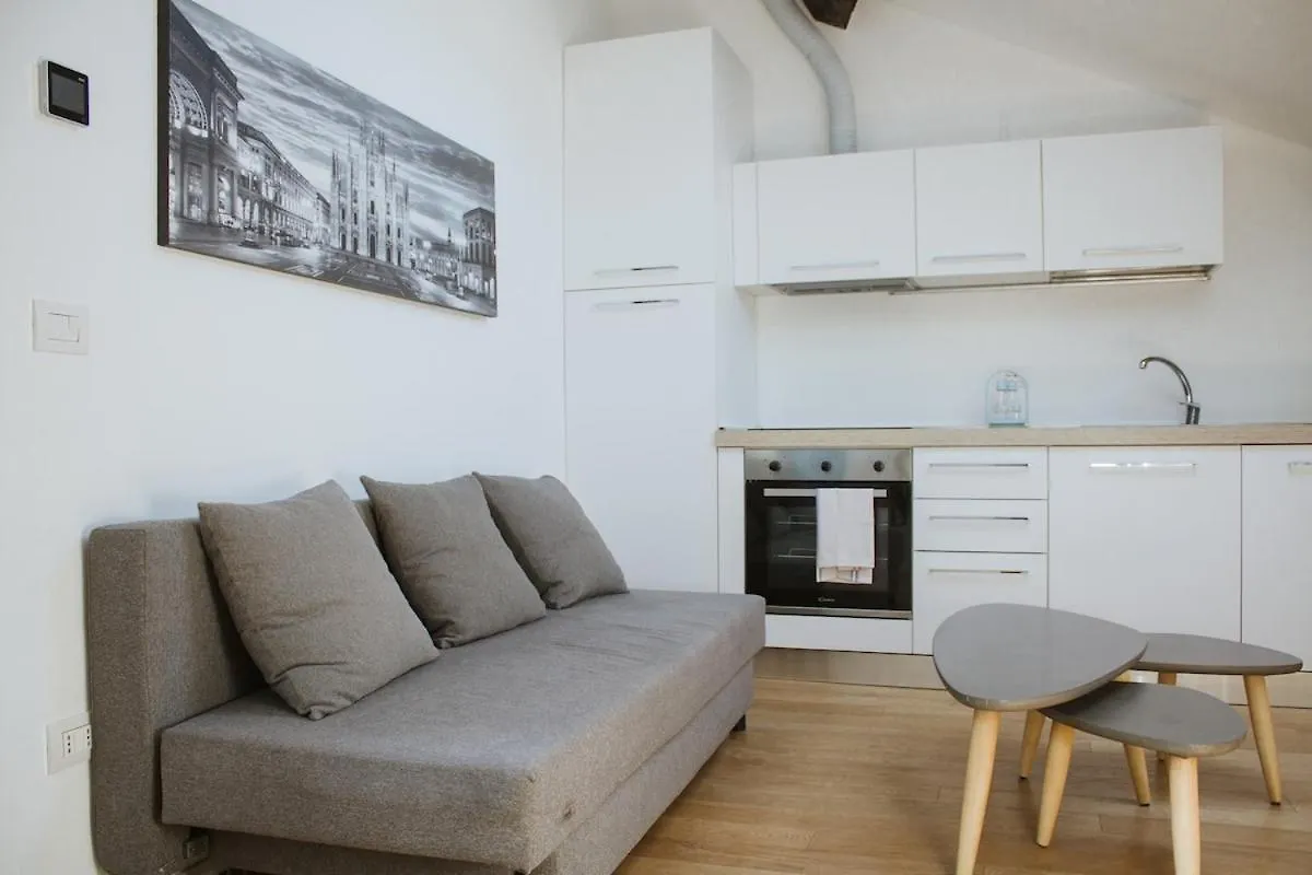 New Apt In Duomo Milan Italy